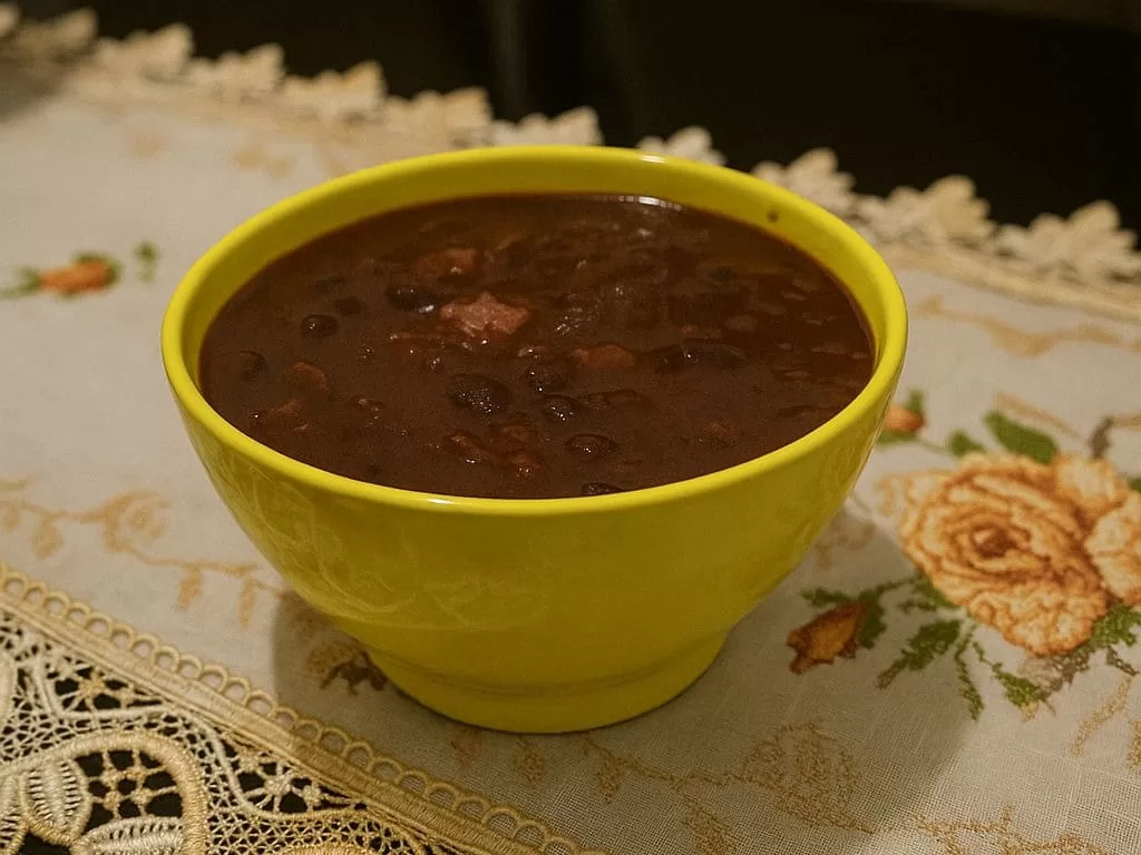 Caldo de Feijão com Bacon e Calabresa